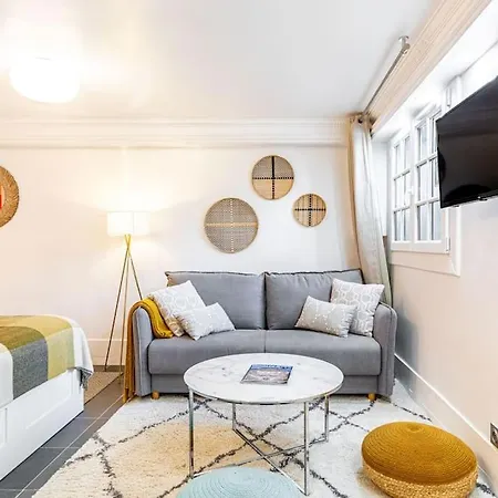 Entire 430 Sqm - 17 Bedrooms, 19 Beds, Des Ammonites ميدو