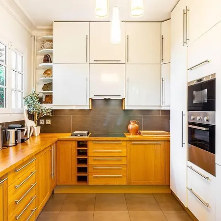 Entire 430 Sqm - 17 Bedrooms, 19 Beds, Des Ammonites *