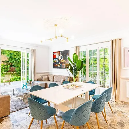 Entire 430 Sqm - 17 Bedrooms, 19 Beds, Des Ammonites فيلة