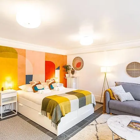 Entire 430 Sqm - 17 Bedrooms, 19 Beds, Des Ammonites